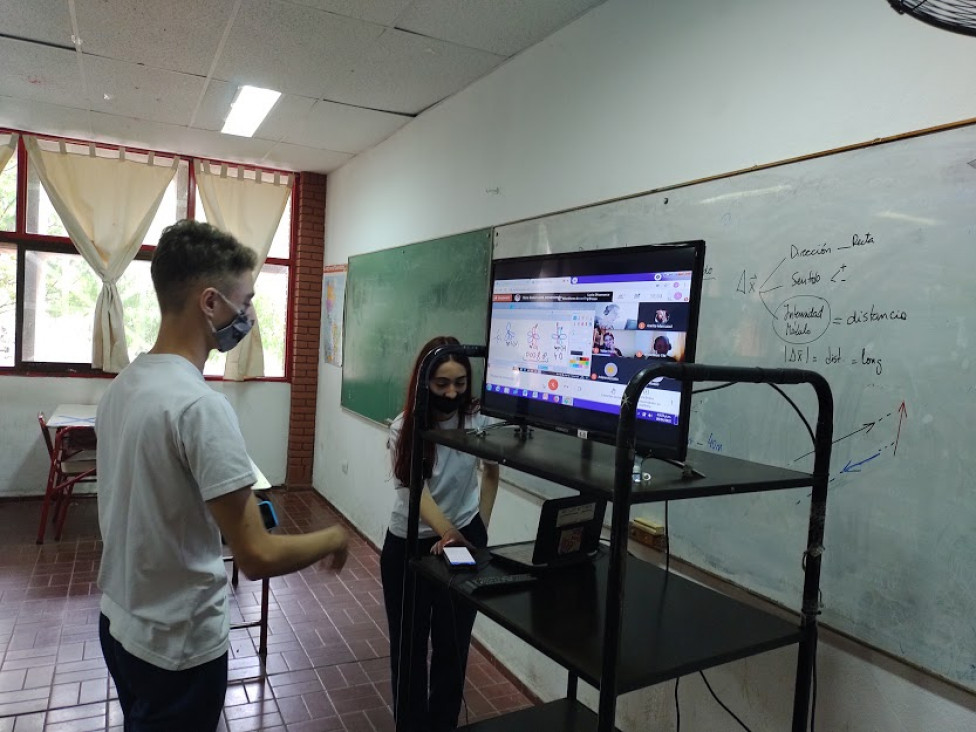 imagen Clase sincrónica con profesora de Química en 4° 8° dispensada por la pandemia