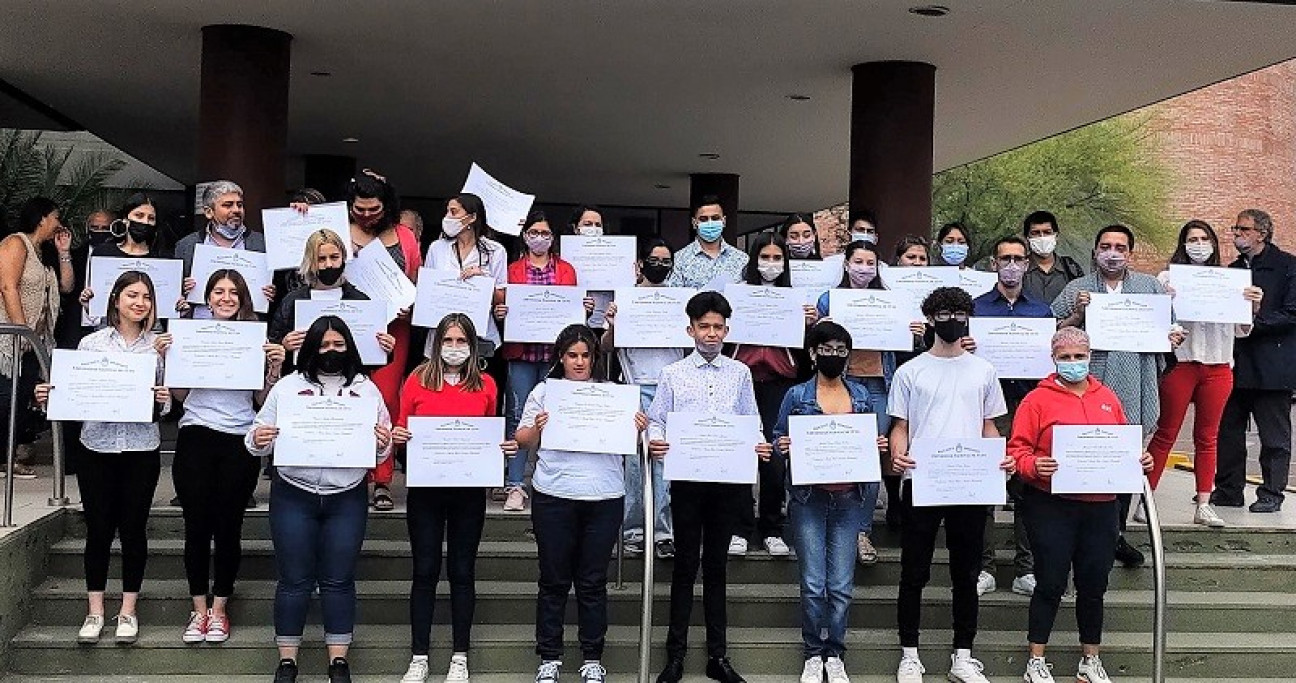 imagen Estudiantes de la UNcuyo y del DAD, fueron distinguidos por su esfuerzo con el premio María Elisa Norton Farmache