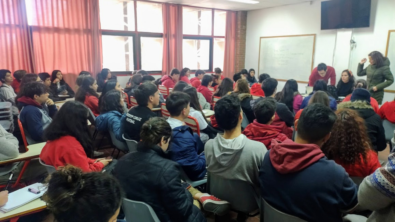 imagen Primer reunión en nuestra escuela del Programa estudiantil "Ideas que transforman" 