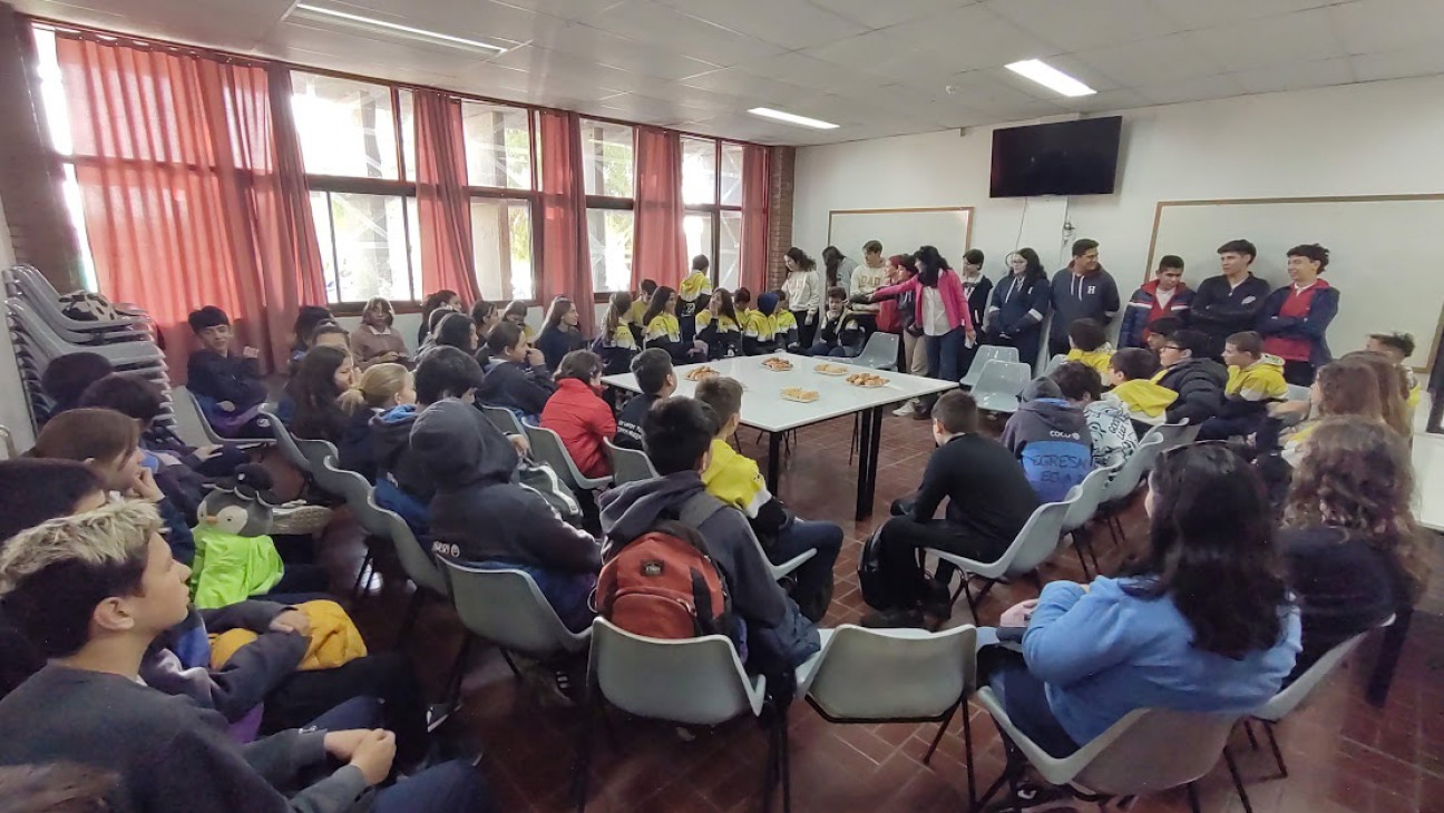 imagen Estudiantes de la escuela Carmen Vera Arenas nos visitaron para conocer nuestra escuela