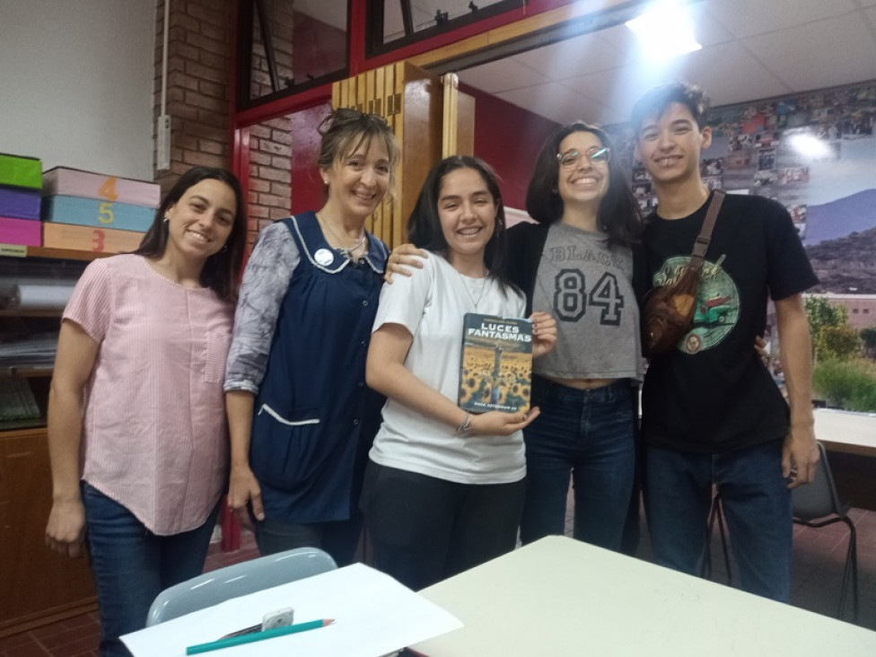 imagen Nos visitó Florencia Olivera con su reciente libro publicado Luces fantasmas