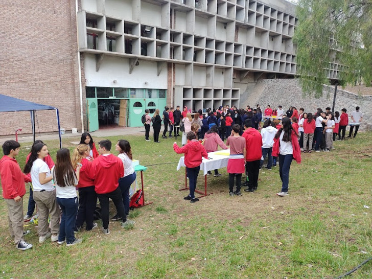imagen Nos visitaron estudiantes de 5to grado de la Escuela "Inmaculada Corazón de María" del Barrio Favorita como parte del Proyecto de Práctica Socioeducativa, "Ludoteca del Cerro"