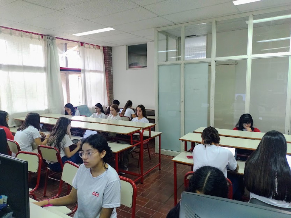 imagen Examen nivelatorio de inglés en sala de informática y con el uso de las Aulas Virtuales - 2023