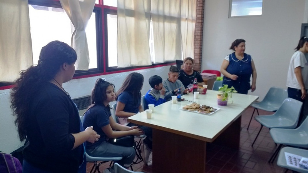 imagen Nos visitaron de la escuela Raquel Pavón, como parte del Proyecto Educativo " + comUNIDADes"