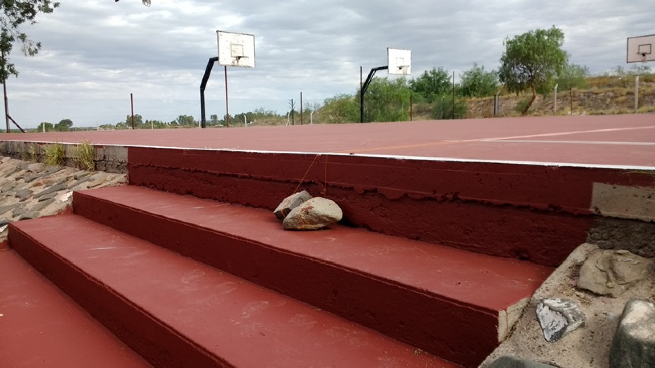 imagen Durante abril de 2018, pintan el playón deportivo