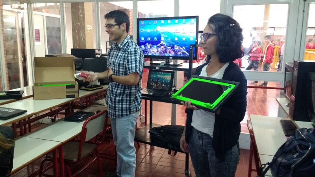 imagen Profesores de "Aprender Conectados" realizaron un curso sobre programación y robótica. Alumnos de la escuela 4-076, «Arq. Carlos Thays» de Fray Luis Beltrán Compartieron su experiencia