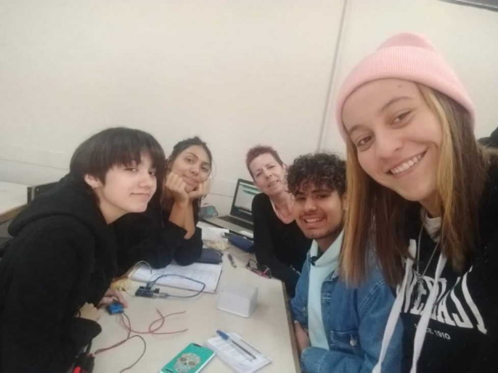 imagen Alumnos del DAD participaron del proyecto de automatización y adaptación del timbre escolar en la escuela Martín Zapata